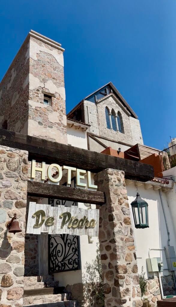 Altaria en Hotel de Piedra